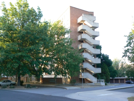 Currong Apartments in January 2007, as seen from Currong St