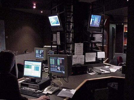 2UE Studios: Newsroom